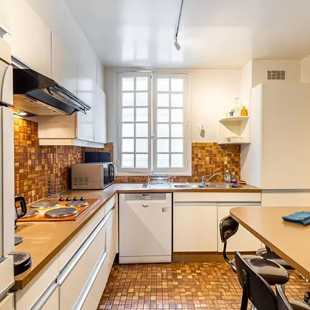 Guestready - Arc De Triomphe Colorful Escape *