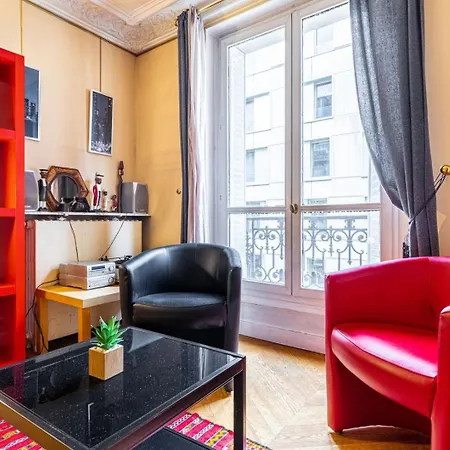 Guestready - Arc De Triomphe Colorful Escape
